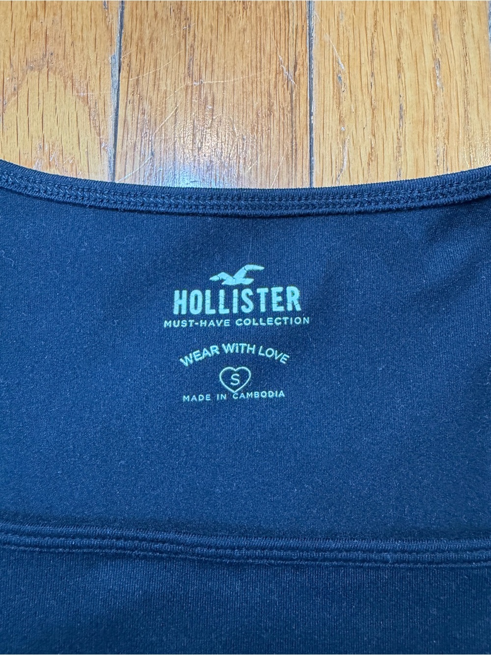 4 Hollister Square Neck Short Sleeve Crop Tops Size Small Must Have Collection - Picture 8 of 9